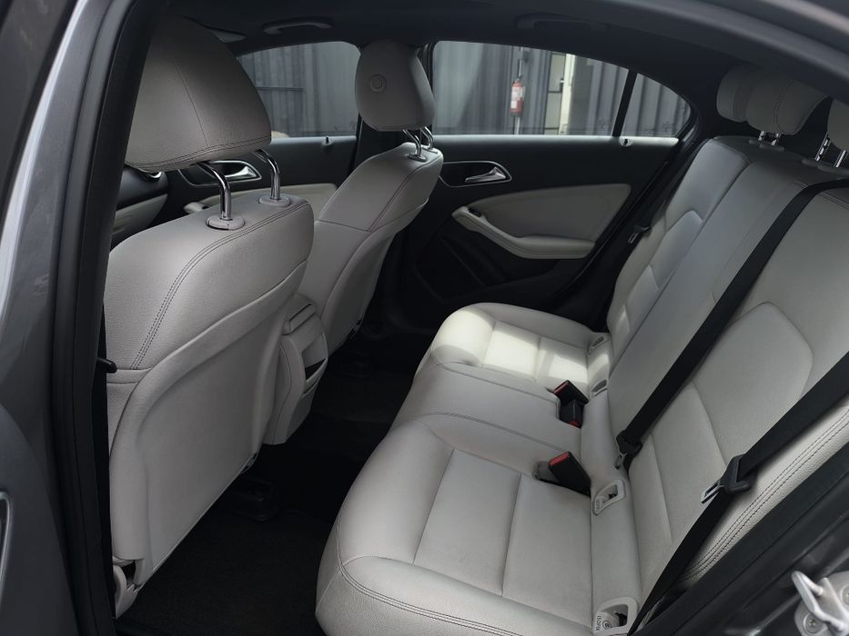 Mercedes A180, teto panorâmico, estofos em pele, 182000kms, Gasóleo, Excelente estado!! Desde 172€€