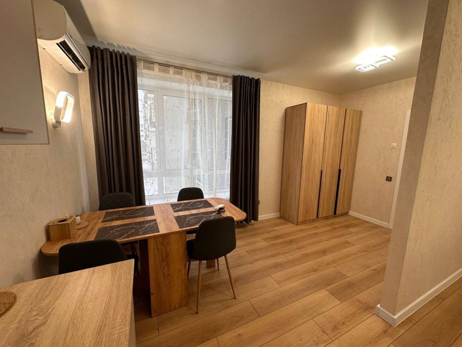 Оренда великої студії в ЖК Молодість