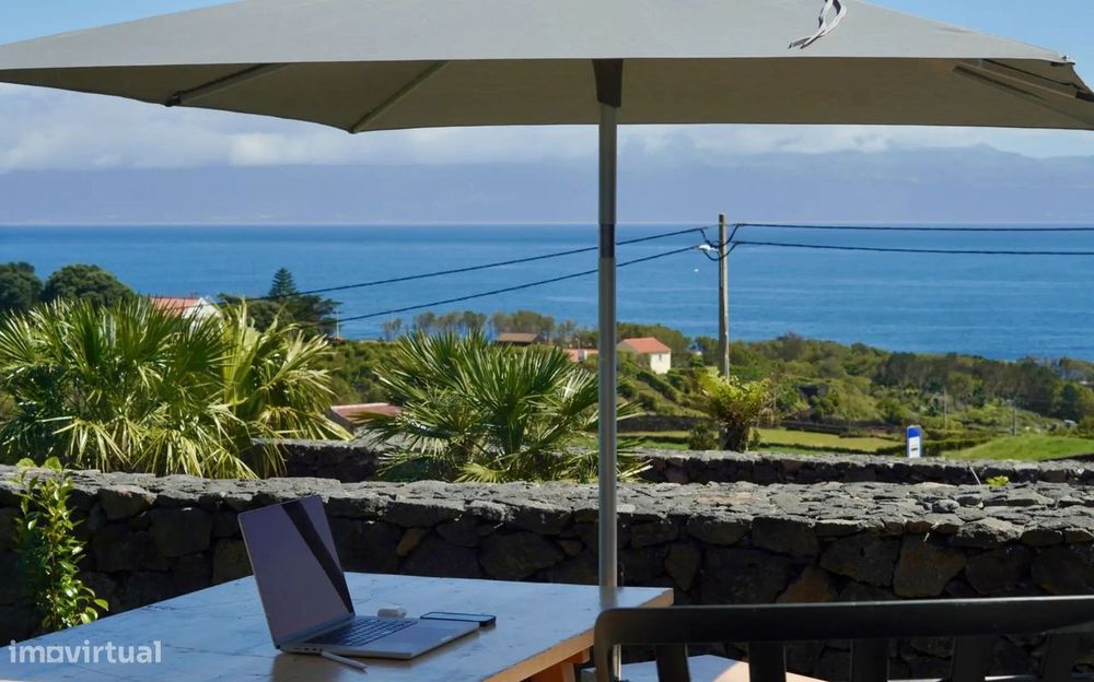 Moradia T3 contemporânea com jardim na Prainha, Ilha do Pico