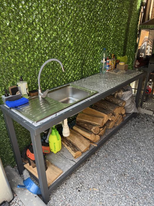 Універсальний стіл з керамограніту та металу для дому та вулиці