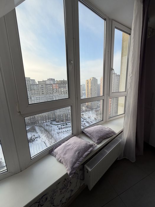 БЕЗ комісії Квартира з ремонтом на вул. Анни Ахматової 22