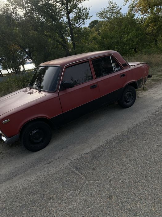 Продаю ваз 21011