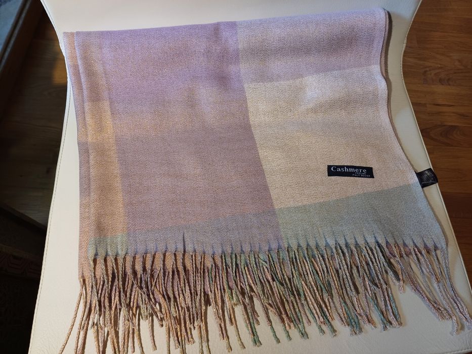 Lindíssima écharpe com brilho dourado - NOVA!