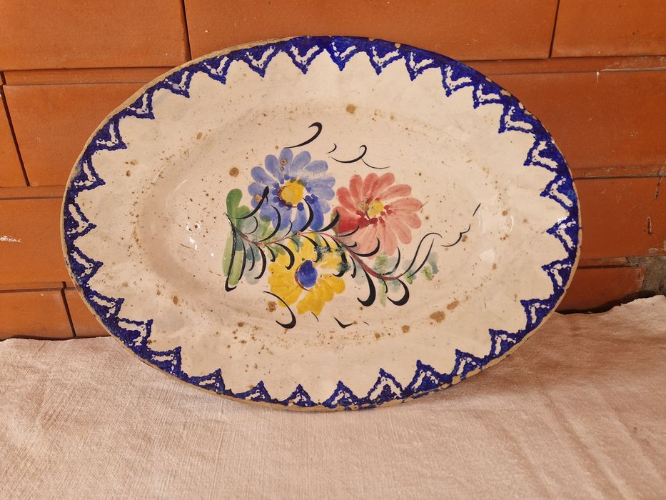 Conjunto de 2 Pratos Antigos +travessa  em Faiança Portuguesa