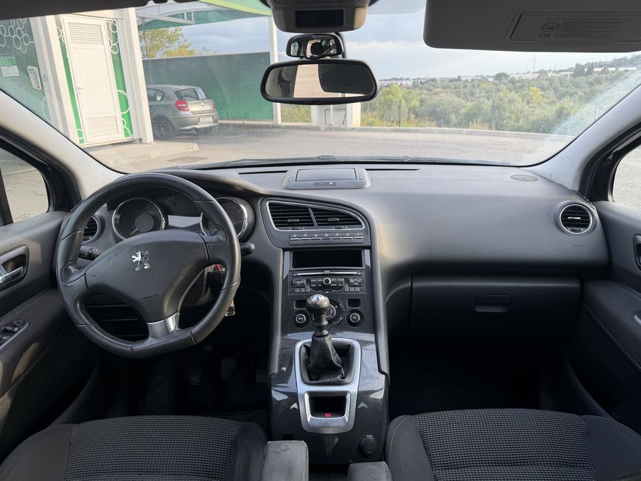 Peugeot 5008 2011