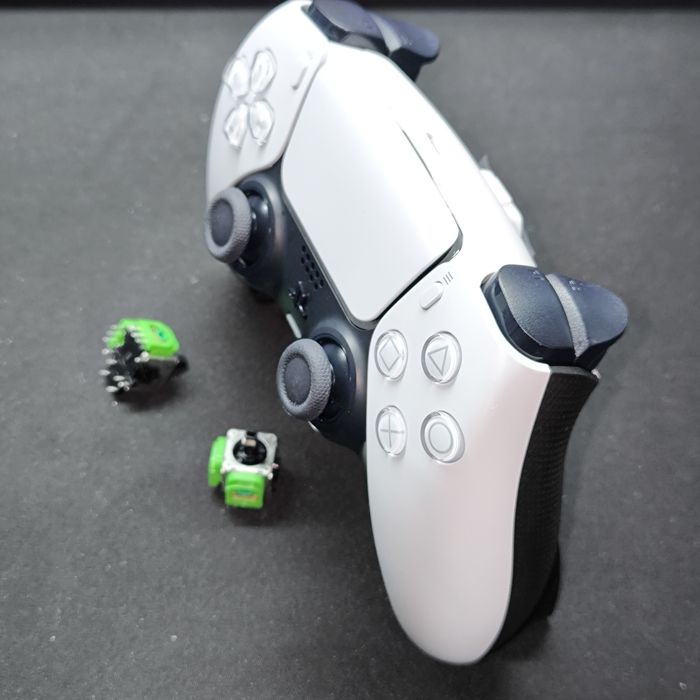 Comando Dualsense c/ Joysticks TMR Favor Union e eXtremeRate