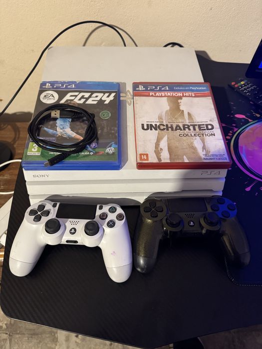 Ps4 Pro 1 Tera de HD(armazenamento) 2 comandos