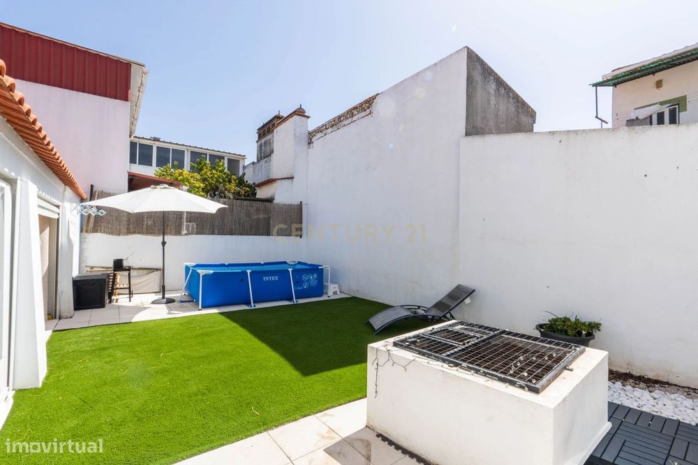 Moradia T2 renovada com espaço exterior e possibilidade de piscina, lo
