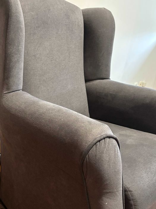 Cadeira de baloiço para amamentação ou poltrona confortável.