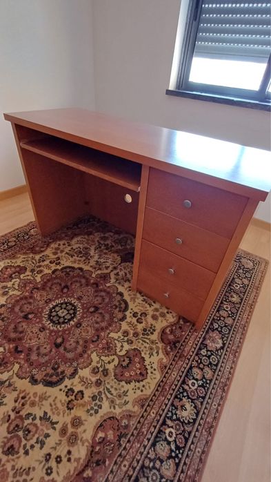 Secretaria em otimo estado