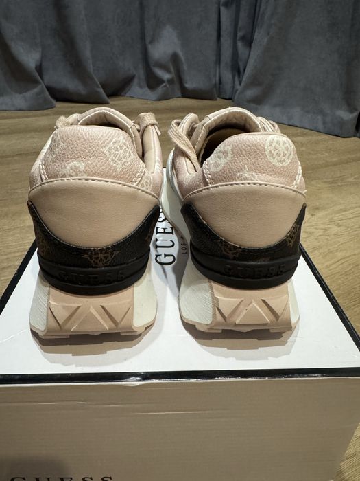 Кросівки GUESS ,оригінал