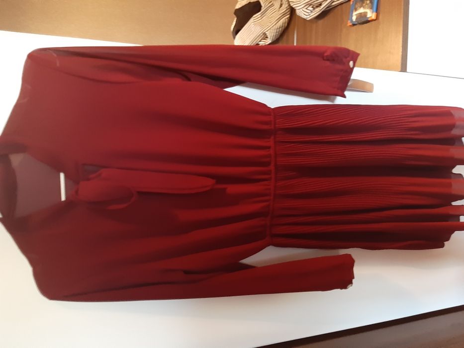 Nowa bordowa sukienka z pięknym plisowanym dołem