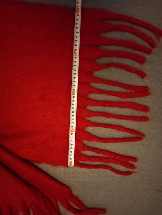 Długi i ciepły burgundowy szal szalik