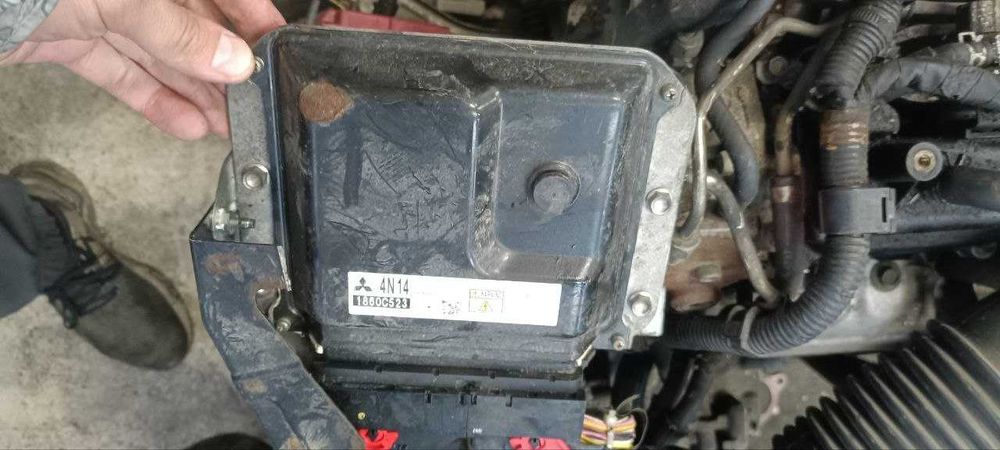 Блок управления двигателем Renault Laguna III 1.5 DCI 8200882381