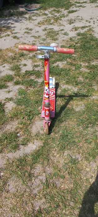 Самокат дитячий рожевого кольору