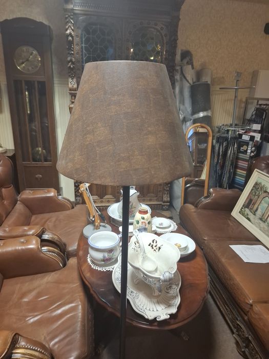 Lampa podłogowa (stojąca)