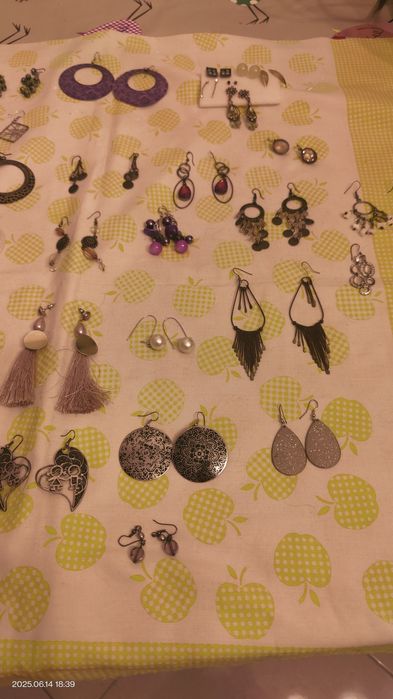 Brincos  girissimos, pregadeira de cabelo