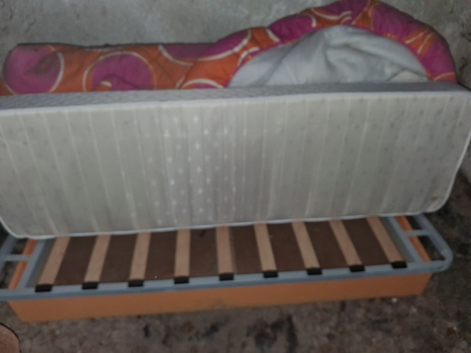 Sofá cama com colchão duplo