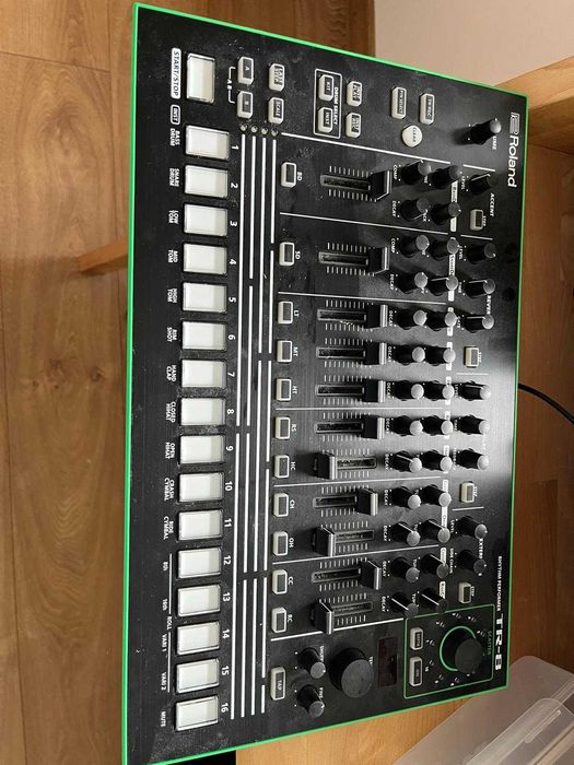 Roland TR-8 rhythm performer