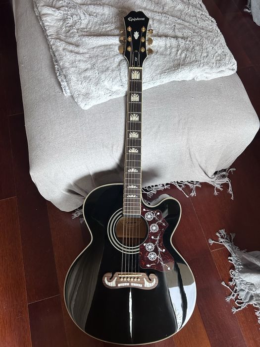 Guitarra semi-acustica Epiphone modelo EJ-200SCE/BK