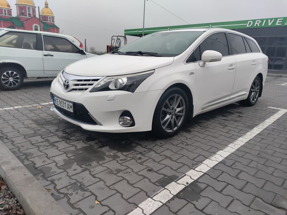 TOYOTA Avensis 2012