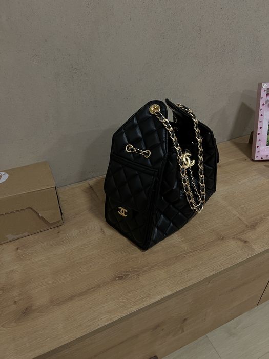 Чорна сумочка Chanel 25