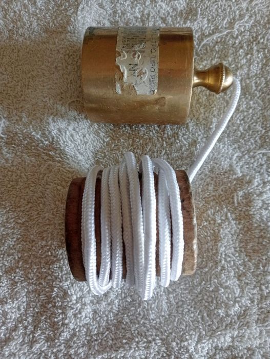 Selling a mason's plumb bob.64738476998659124