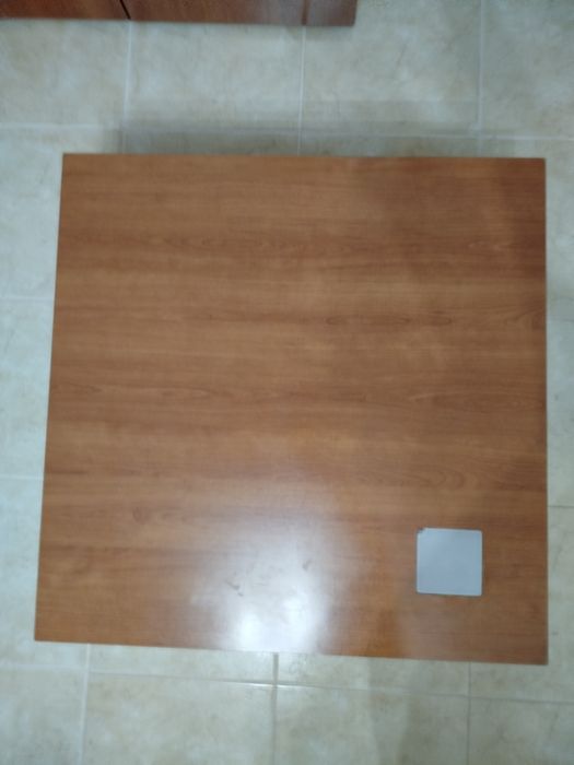 Mesa de centro em cerejeira maciça.
