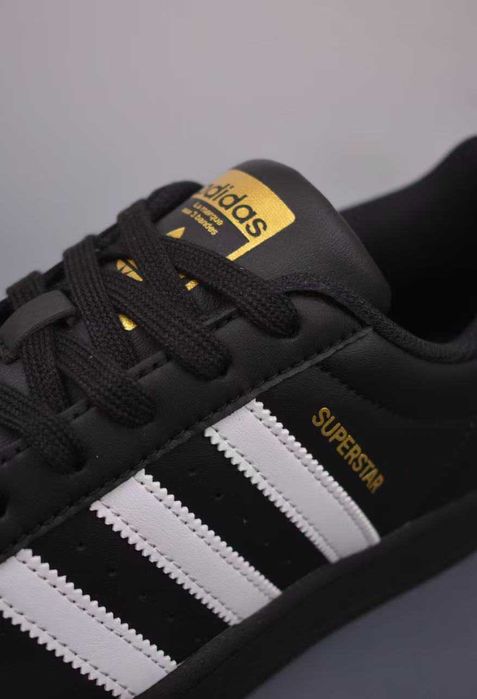 Lato Superstar foundation Black 40