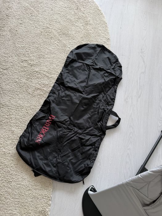 Babybjorn com capa e brinquedo como novo