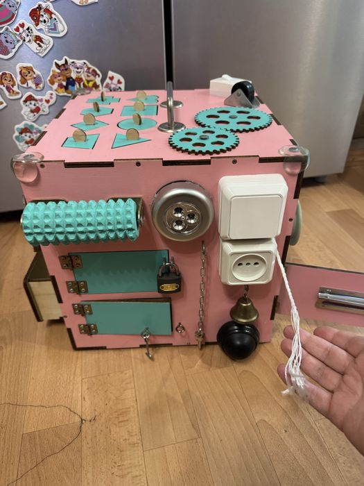 Бізікуб 30*30 для дівчинки