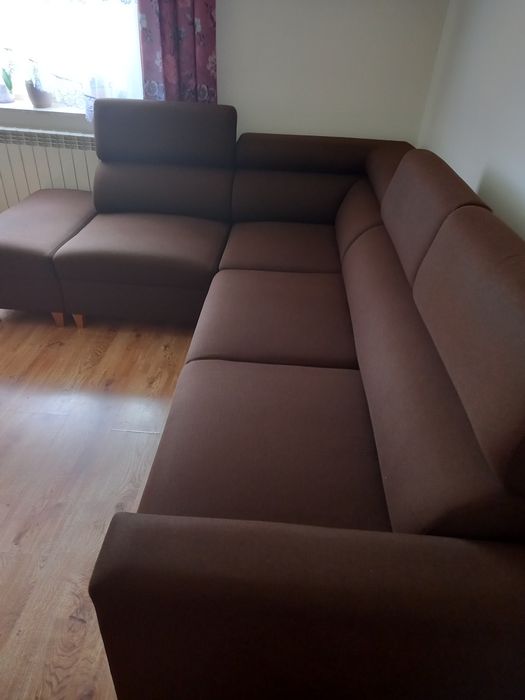 Duży brązowy narożnik