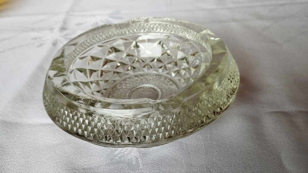 Szklana popielnica PRL