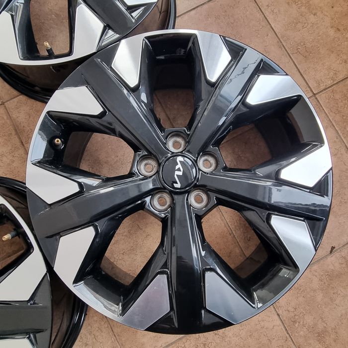 Диски Kia R19 5x114.3 7.5j ET51 ЦО67.1 оригінал