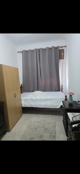Quarto na quinta do conde ao pé de tudo.