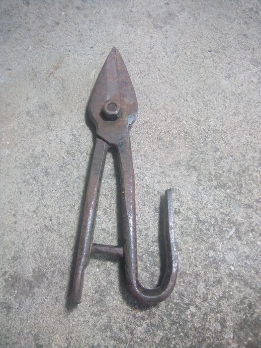 Tesoura  e outra ferramenta para chapa, lataria!