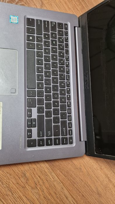 ASUS VivoBook R520UA INTEL I3 8 GEN nie uruchamia się