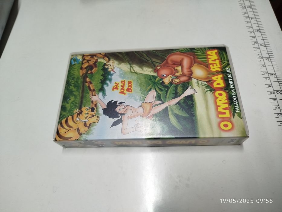 Cassetes de filmes infantis em DVR