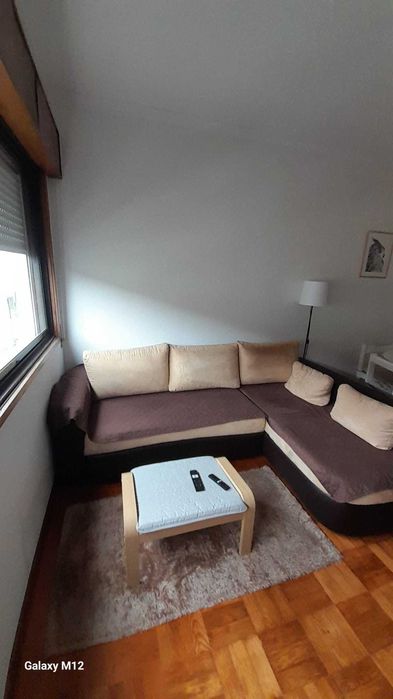 Sofá cama com chaise longue e arrumação + pousa-pés IKEA