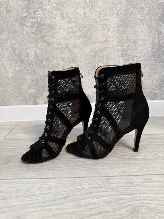 Взуття для high heels + наколінники