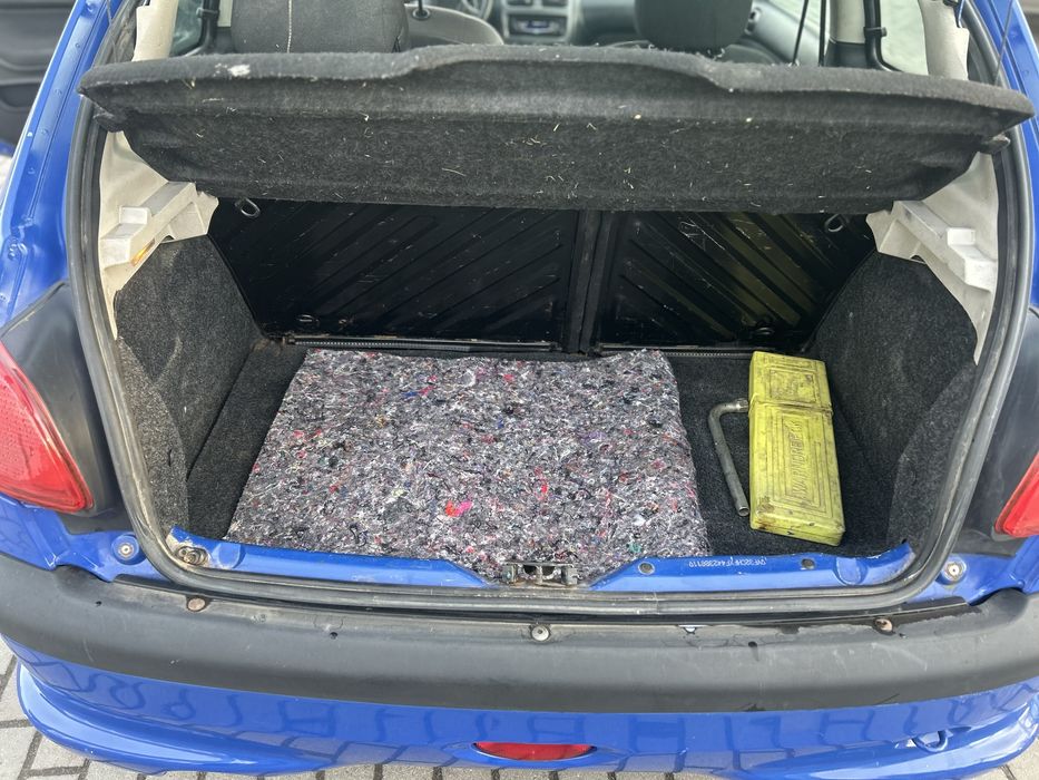 Автомобіль peugeot 206