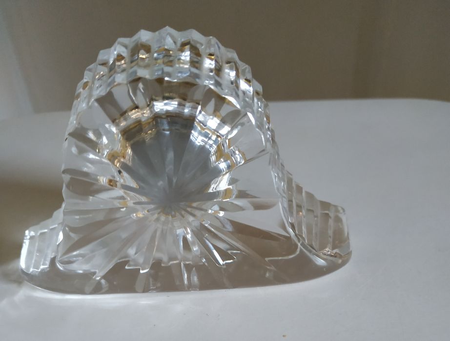 Mały stacjonarny zegarek na biurko.