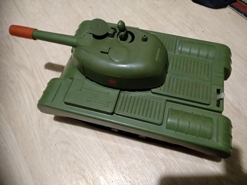 Детская игрушка танк. СССР.
