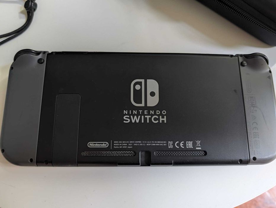 Nintendo Switch HAC-001(-01) + 128GB + 3 Jogos + Case de Transporte