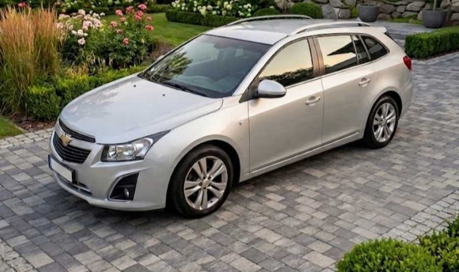 Chevrolet cruze kombi 2012 - uszkodzony jeżdżący.