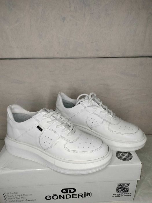 sneakersy marki GÖNDERİ