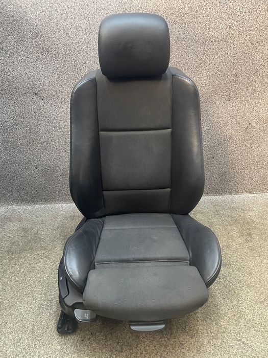 Fotel prawy przod przedni pasazera BMW X3 E83 półskóra gładka ORG