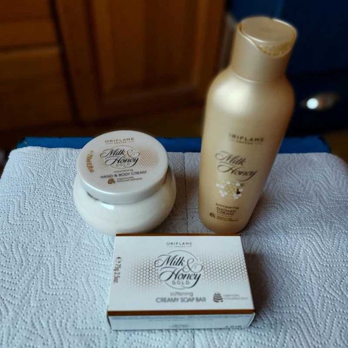 Milk&HoneyGold wspaniały zestaw kosmetyków 3 szt marka Oriflame