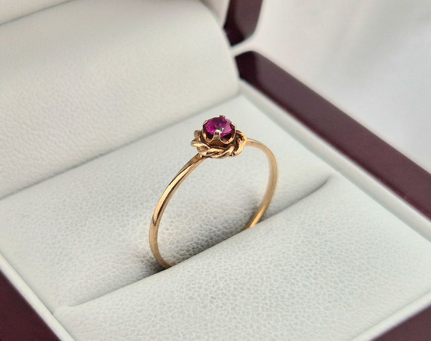 Uroczy złoty pierścionek 0,91g PR.585 14K R.16