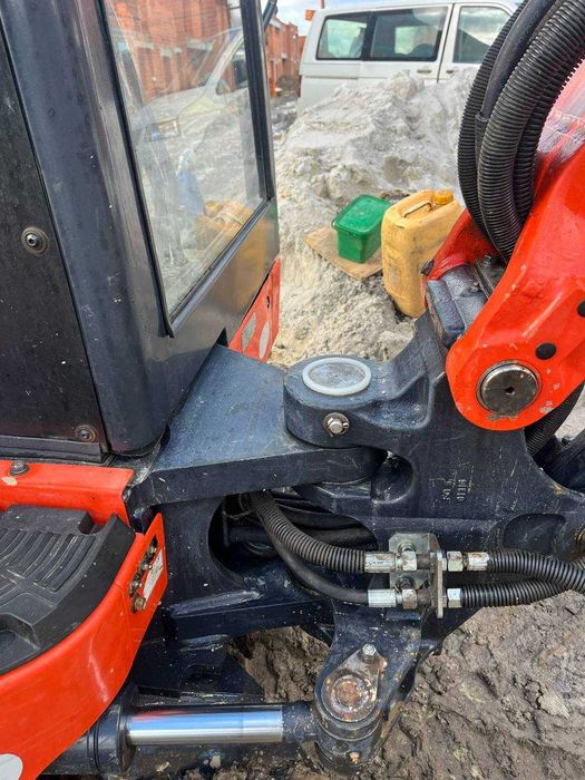 Мініекскаватор гусеничний Кубота КХ -101 3 а 3